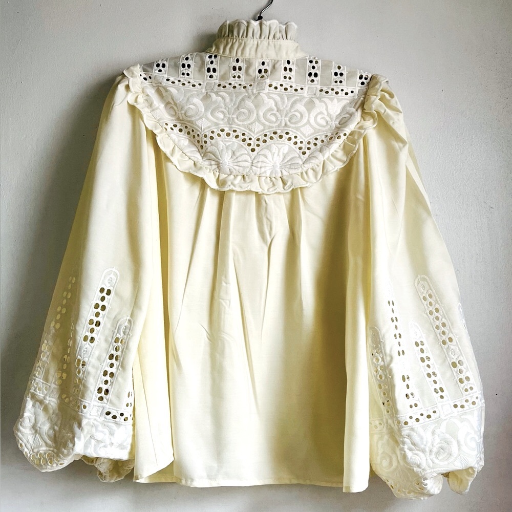 Elegant Cream Lace Blouse - Picture 4 of 8